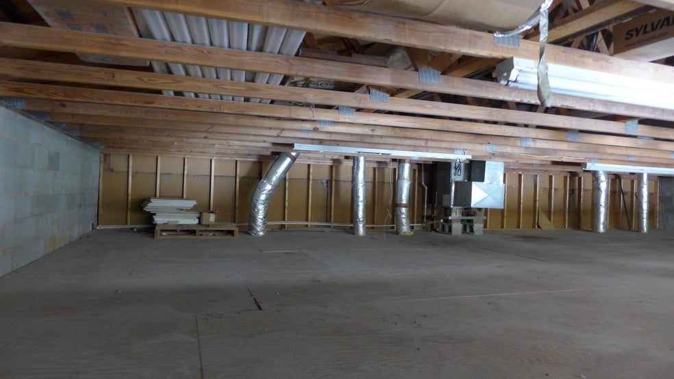 More Photos Of 1507 E Sugar Creek Rd, Charlotte Warehouse For Lease