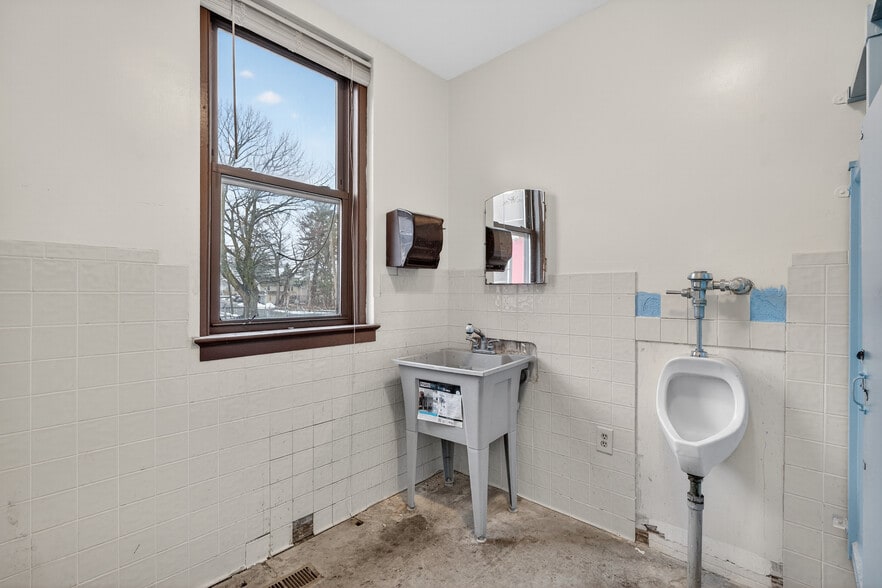 More Photos Of 671 Naugatuck Ave, Milford Warehouse For Sale