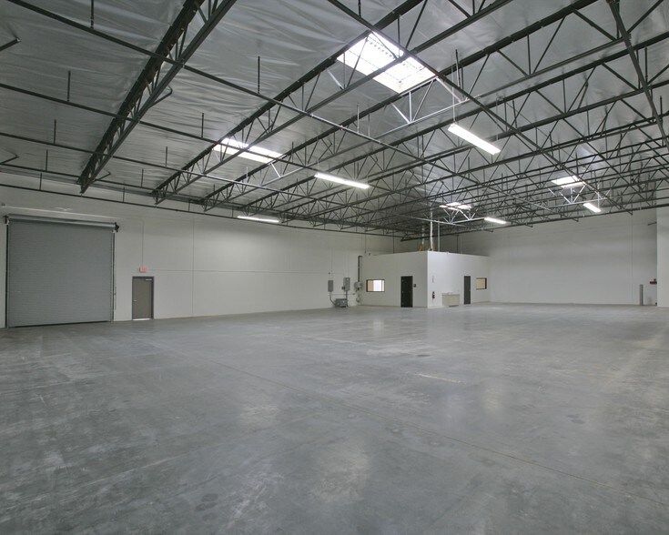 More Photos Of 16882 S Main St, Gardena Warehouse For Lease