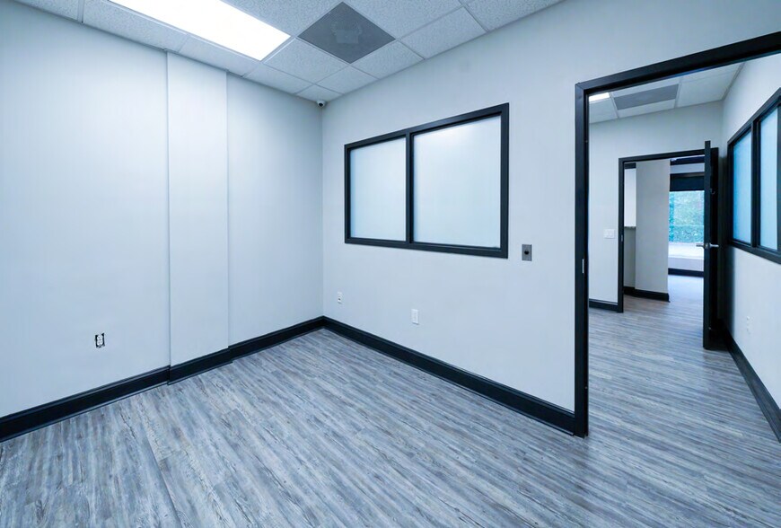 More Photos Of 3120 Latrobe Dr, Charlotte Showroom For Sale