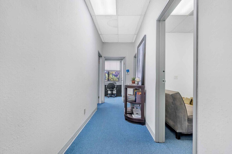 More Photos Of 22231 Mulholland Hwy, Calabasas Office For Lease