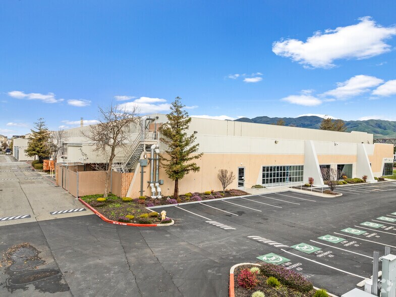 More Photos Of 195 S Milpitas Blvd, Milpitas Research And Development For Lease