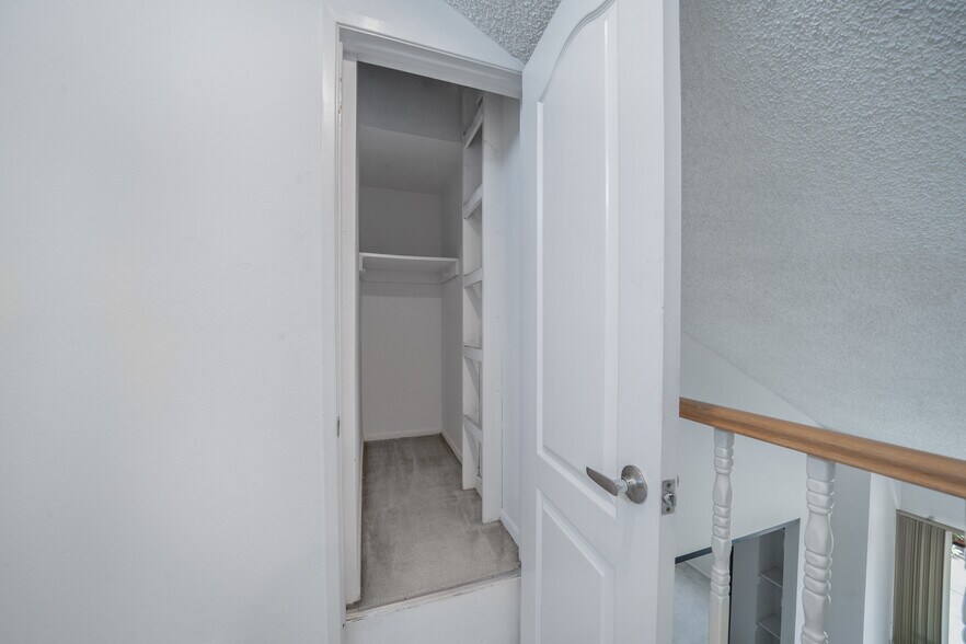 More Photos Of 638 E Tujunga Ave, Burbank Apartments For Sale