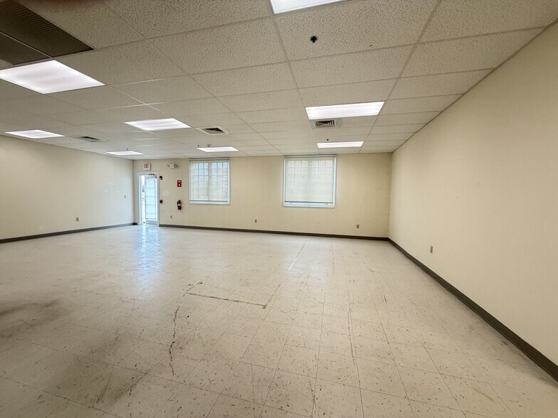 More Photos Of 445 W Main St, Branford Office For Lease