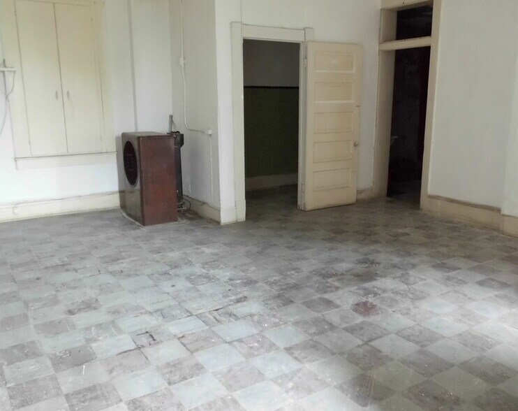 More Photos Of 406 Missouri Ave, East Saint Louis Office For Sale