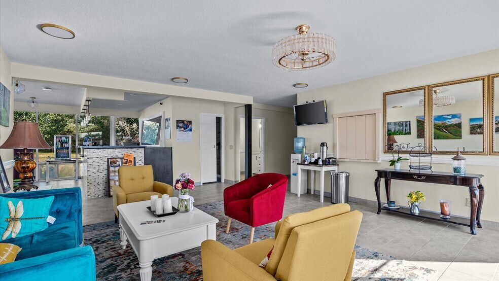 More Photos Of 1702 E Main St, Montrose Hotel For Sale