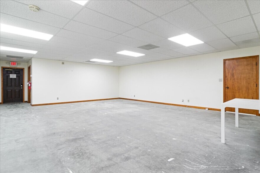 More Photos Of 331 Kimber Ln, Evansville Office For Lease