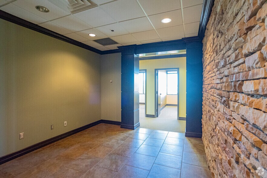 More Photos Of 14001 McAuley Blvd, Oklahoma City Medical For Lease