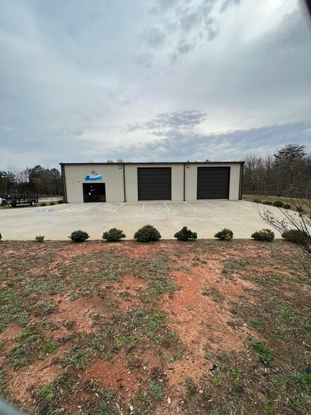 More Photos Of 19 Crane Ave, Greenville Warehouse For Sale