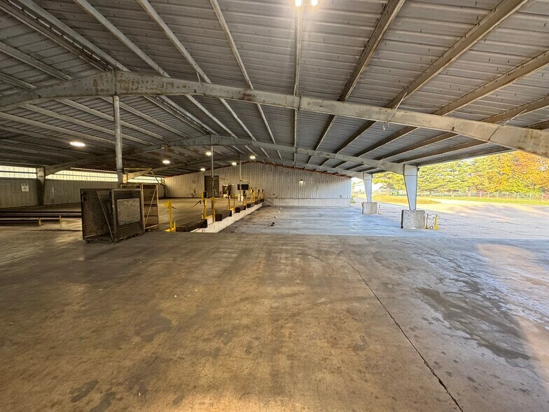 More Photos Of 4616 Enterprise Dr, Bartonville Industrial For Sale