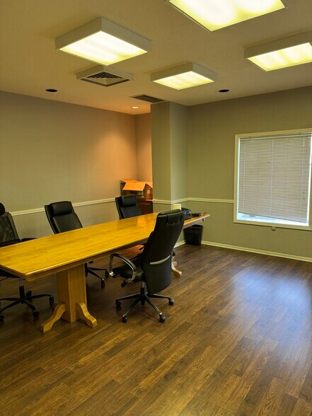 More Photos Of 205 E Collins Rd, Fort Wayne Warehouse For Lease