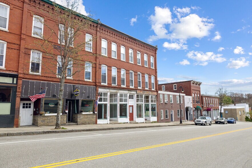 More Photos Of 135 Main St, Pembroke Storefront Retail Residential For Lease