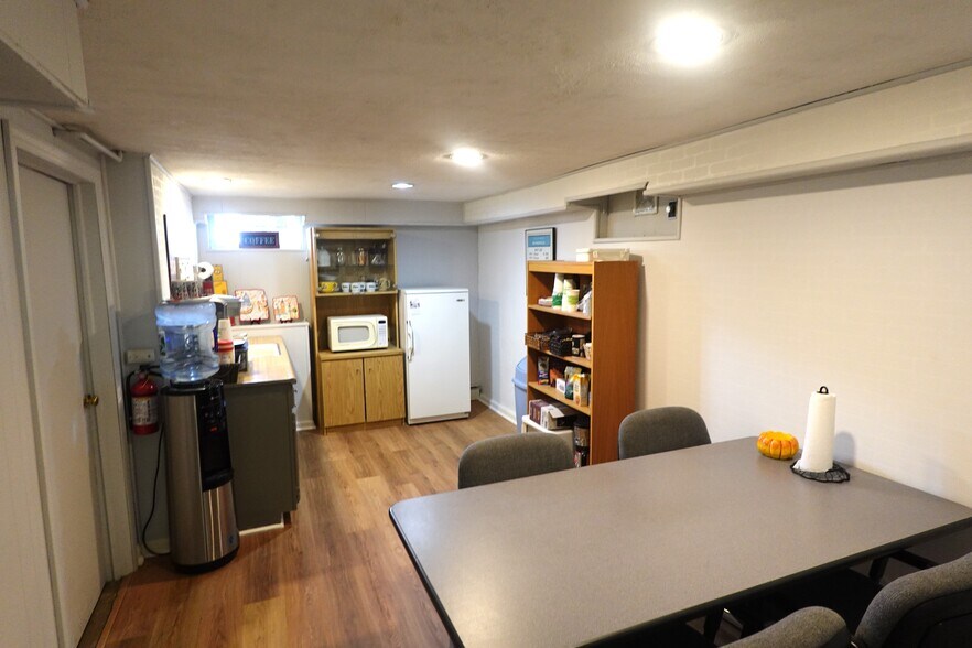 More Photos Of 235 Everett Ave, Wyckoff Office For Sale