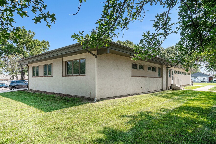 More Photos Of 2 Holly Ln, Paola Medical For Sale