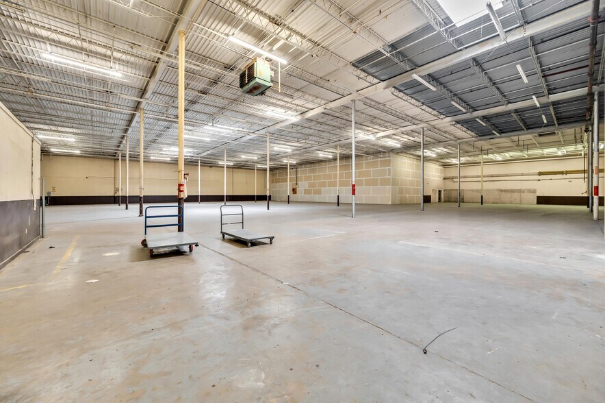 More Photos Of 701 W Loop 340, Waco Self Storage For Lease