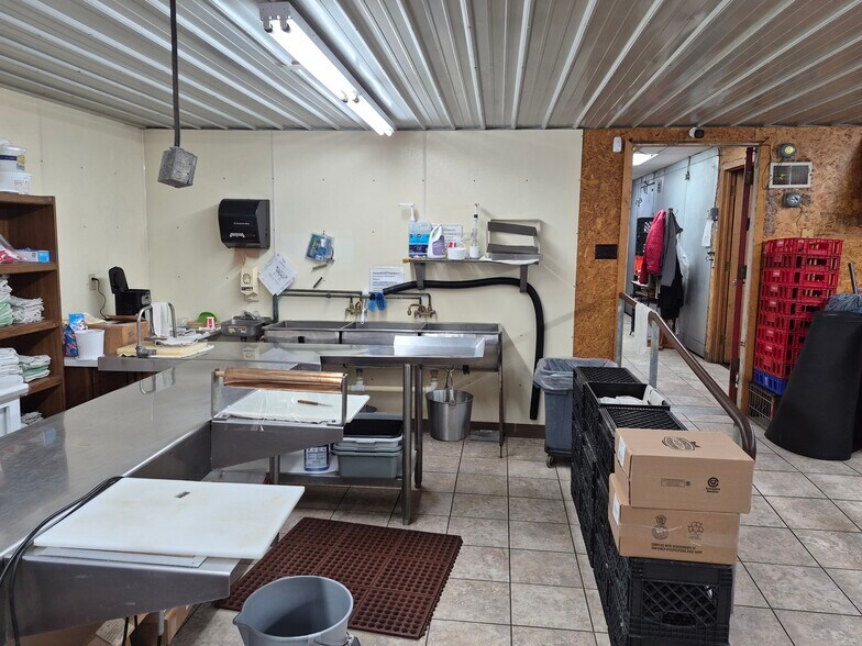 More Photos Of 118 N 4th St, Abbotsford General Retail For Sale