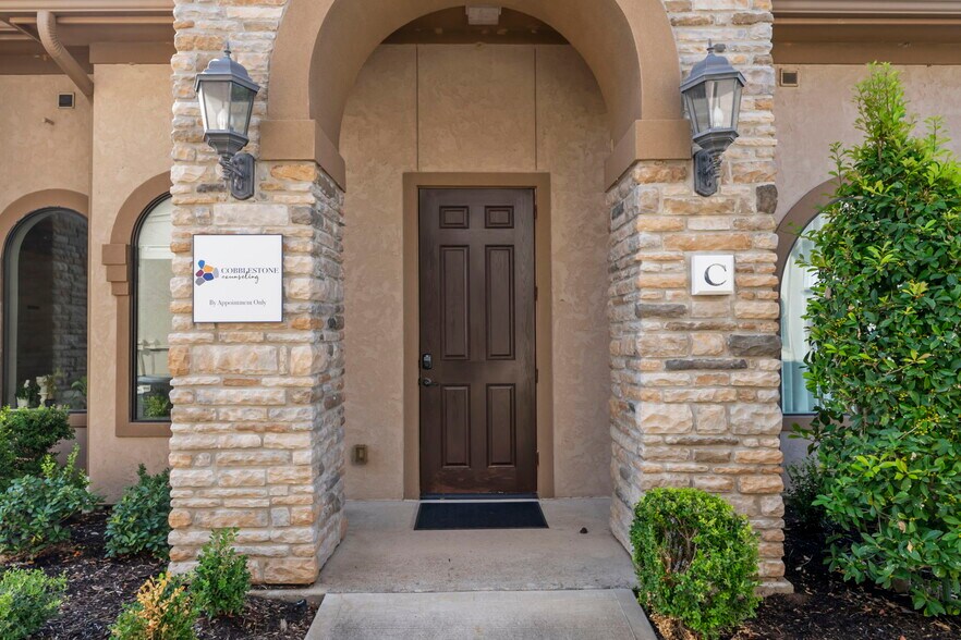 More Photos Of 256 Ed English Dr, Shenandoah Medical For Sale