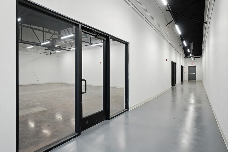 More Photos Of 933 Louise Ave, Charlotte Storefront For Lease