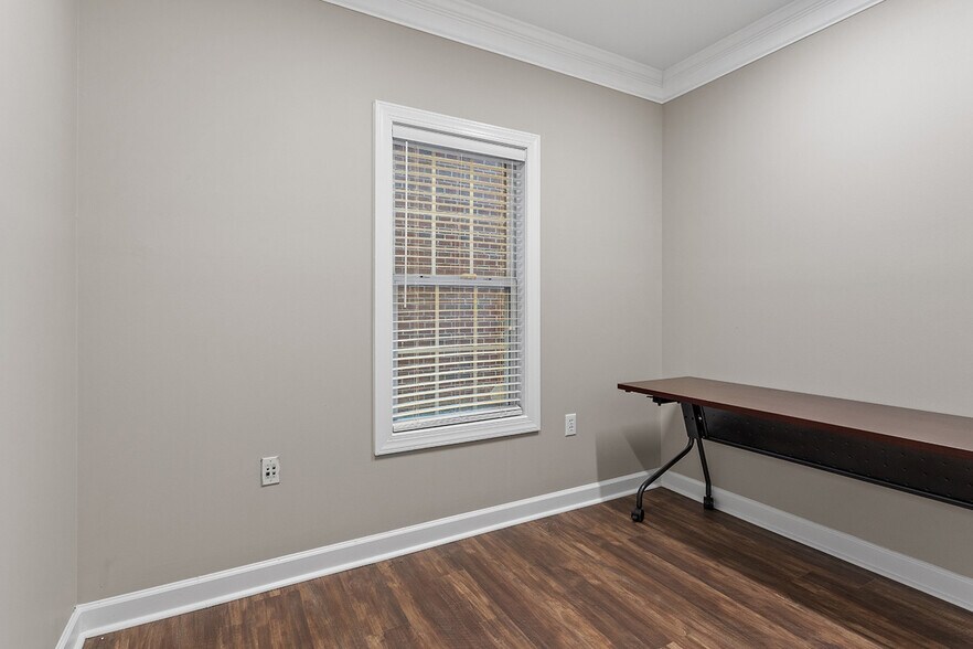 More Photos Of 6501 Creedmoor Rd, Raleigh Office Residential For Lease