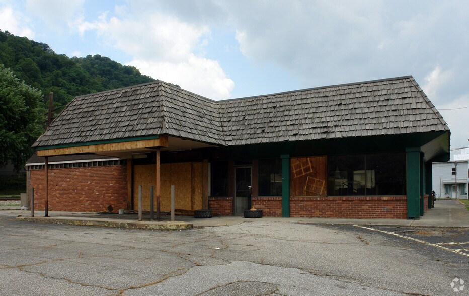 Primary Photo Of 9703 Maccorkle Ave, Marmet Restaurant For Lease