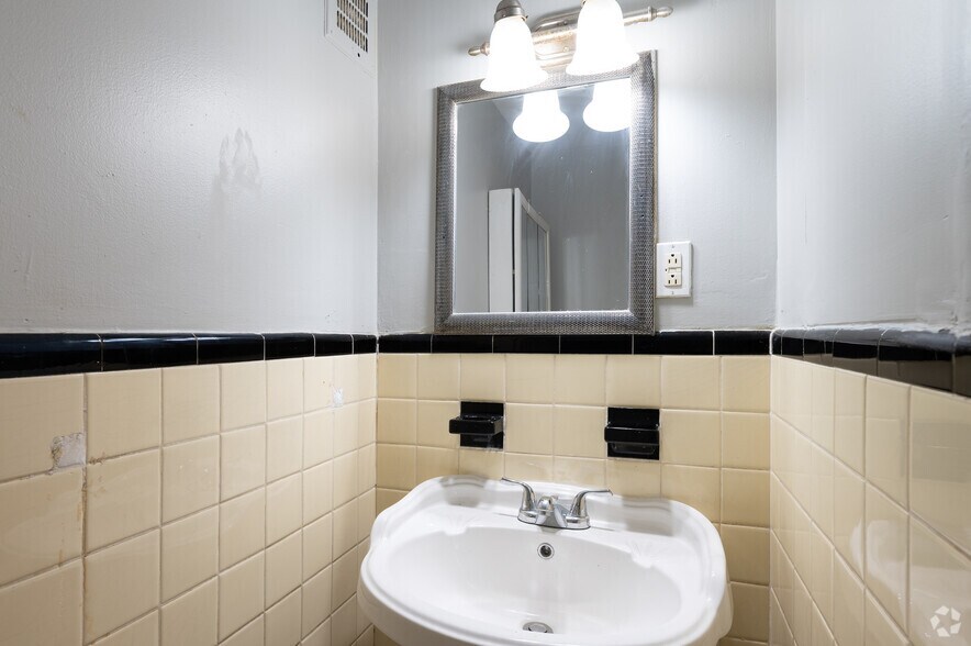 More Photos Of 12700 Shaker Blvd, Cleveland Apartments For Sale