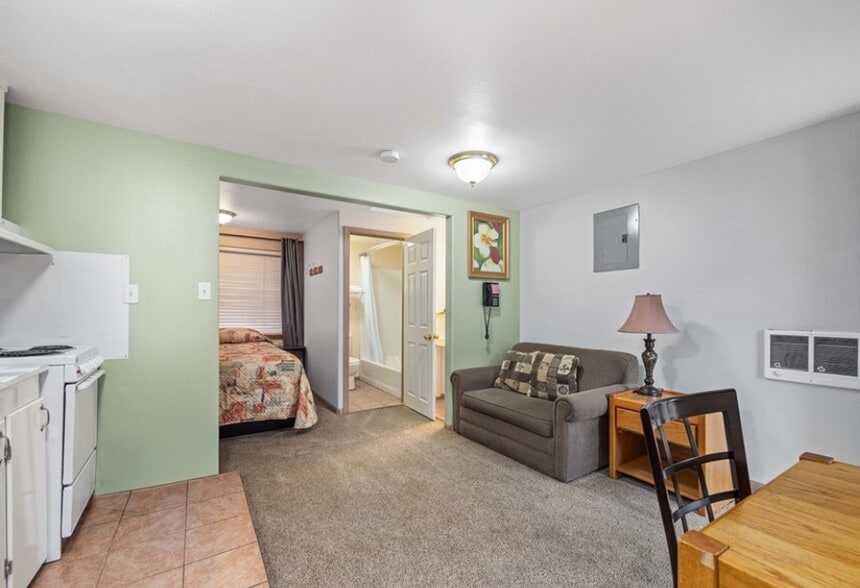 More Photos Of 2044 W Woodin Ave, Chelan Hotel For Sale