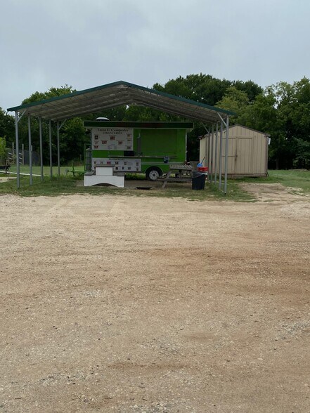 More Photos Of 1309 E Milam St, Mexia General Retail For Sale