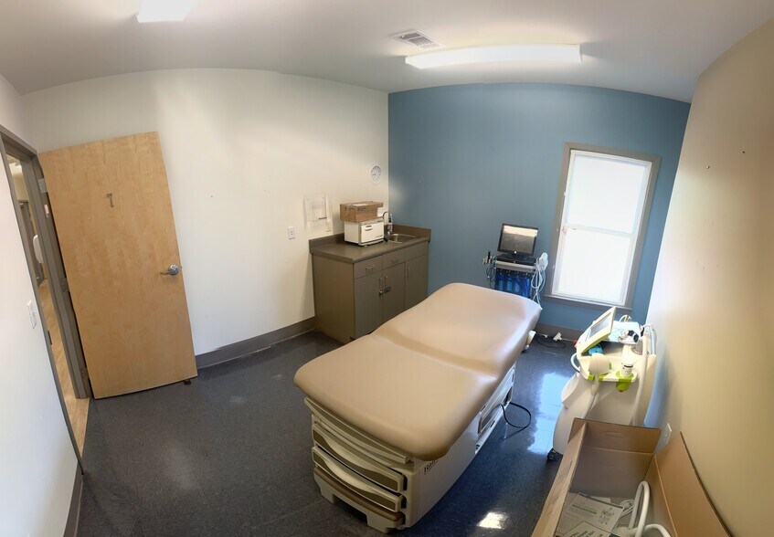 More Photos Of 6160 N Davis Hwy, Pensacola Office For Sale