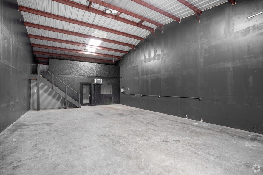 More Photos Of 1646 Blaisdale Rd, Richmond Warehouse For Lease