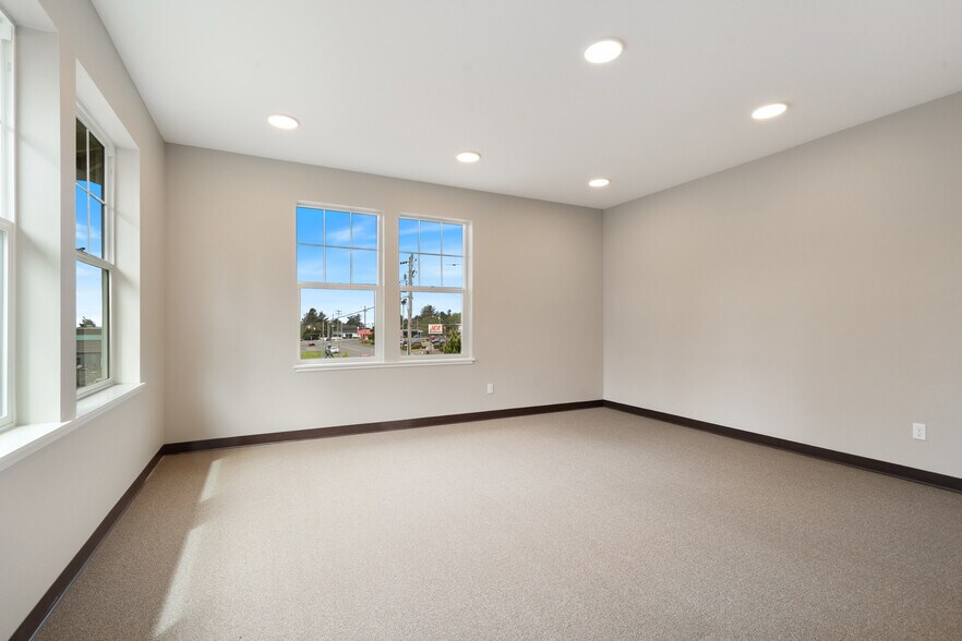 More Photos Of 2210 NE 22nd St, Lincoln City Office For Lease