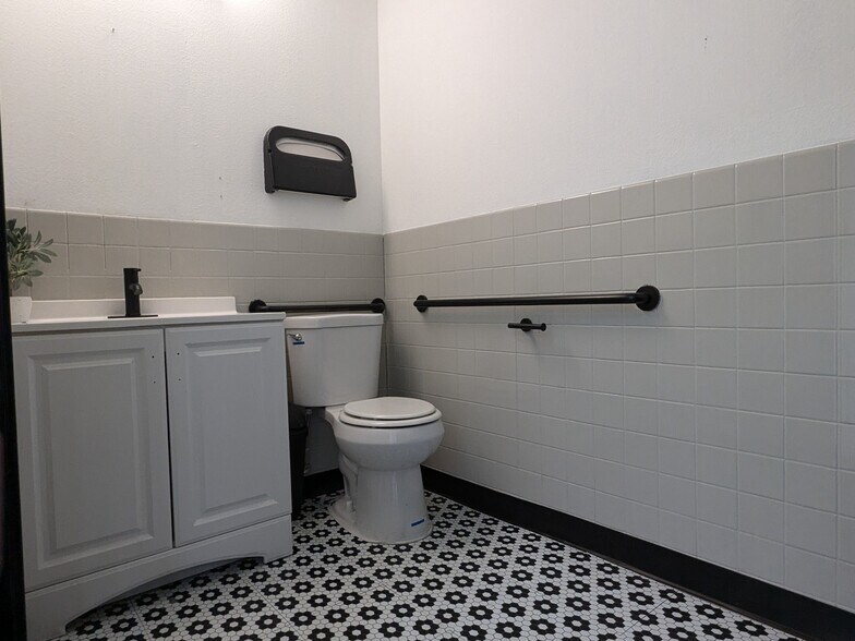 More Photos Of 3827 E Sunset Rd, Las Vegas Unknown For Lease