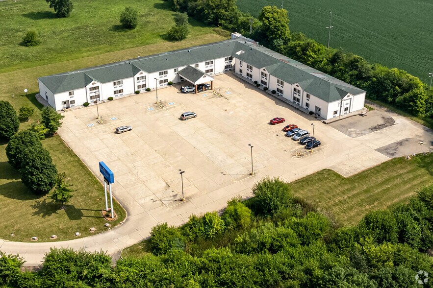 More Photos Of 5100 Hickory Point Frontage Rd, Decatur Hotel For Sale