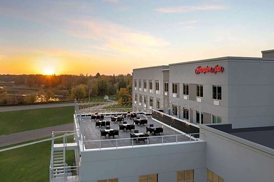 More Photos Of 109 N State Ave, Warroad Hotel For Sale