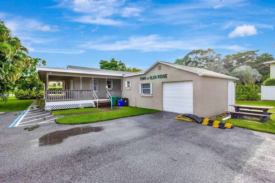 More Photos Of 1288 Glen Rd, West Palm Beach Specialty For Sale