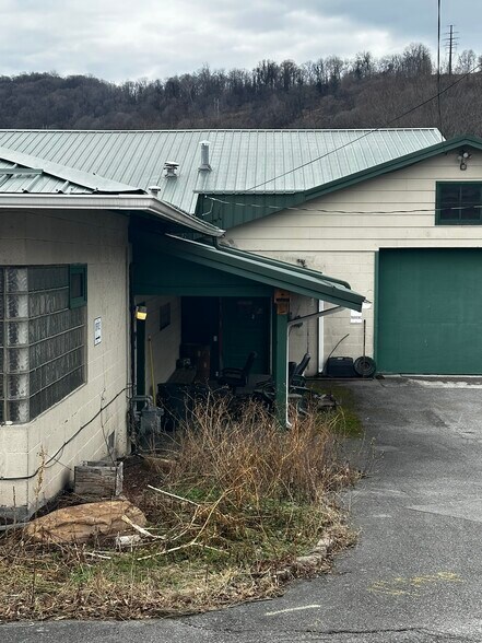 More Photos Of 215 W Elder St, Cumberland Land For Sale