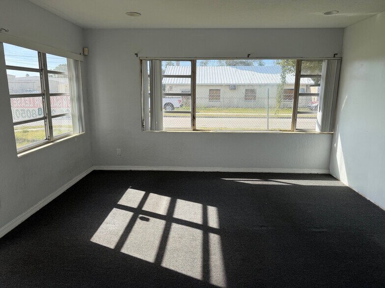 More Photos Of 1041 28th St, Orlando General Retail For Sale