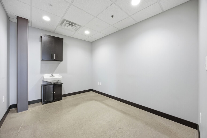 More Photos Of 3220 4th St E, West Fargo Office For Lease