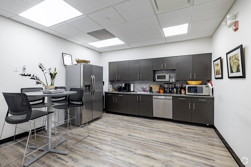 More Photos Of 611 River Dr, Elmwood Park Office For Sale