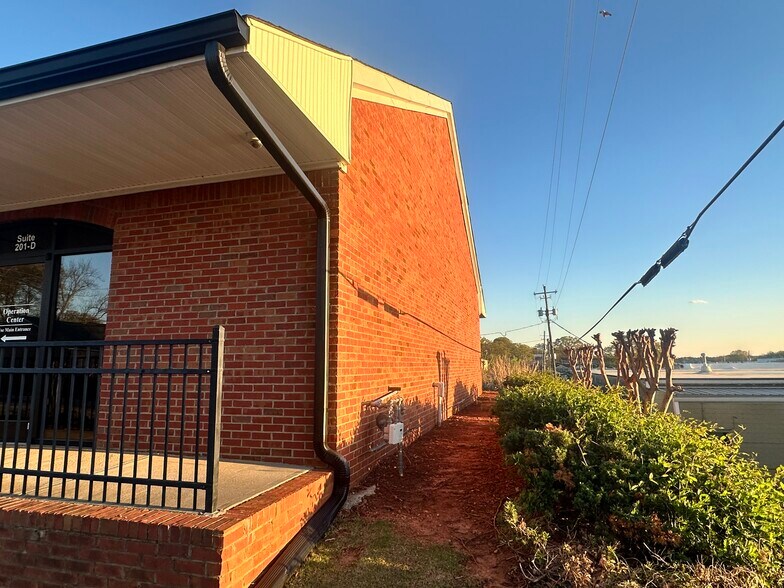 More Photos Of 201 Stonewall St, Cartersville Office For Sale