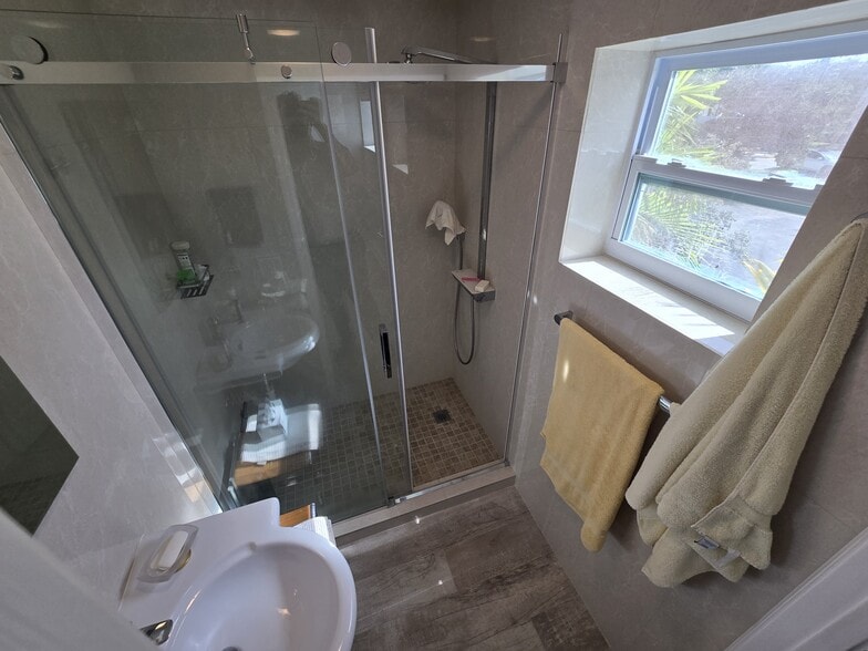More Photos Of 1583 E Oakland Park Blvd, Oakland Park Freestanding For Sale