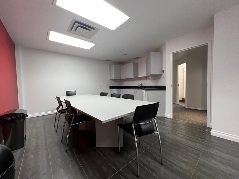 More Photos Of 1400 Rue Marie-Victorin, St-Bruno-de-Montarville Office For Lease