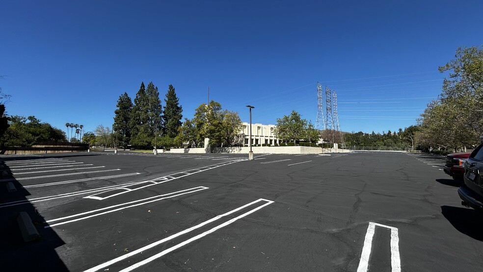 More Photos Of 11315 White Oak Ave, Granada Hills Religious Facility For Sale