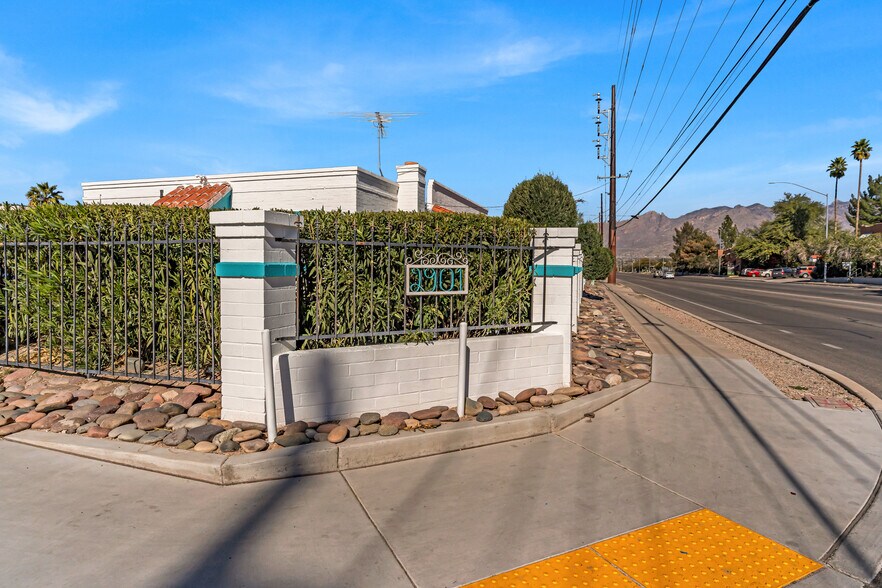 More Photos Of 2901 N Alvernon Way, Tucson Office For Sale