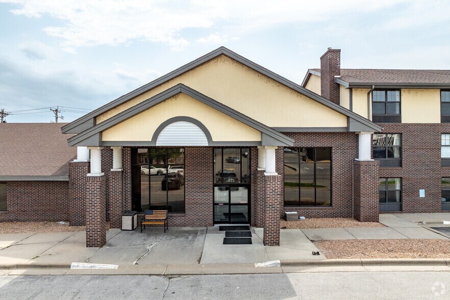 More Photos Of 222 W 2nd St, Ottumwa Hotel For Sale