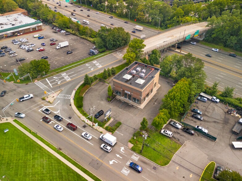 More Photos Of 281 Littleton Rd, Parsippany Freestanding For Lease