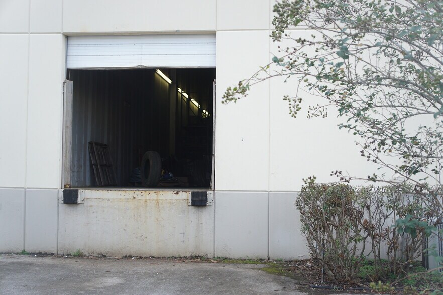 More Photos Of 1700 35th St, Orlando Warehouse For Lease