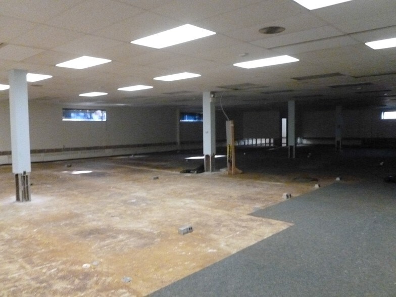 More Photos Of 31100 Plymouth Rd, Livonia Medical For Sale