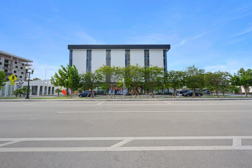 More Photos Of 2131 Hollywood Blvd, Hollywood Office Residential For Lease