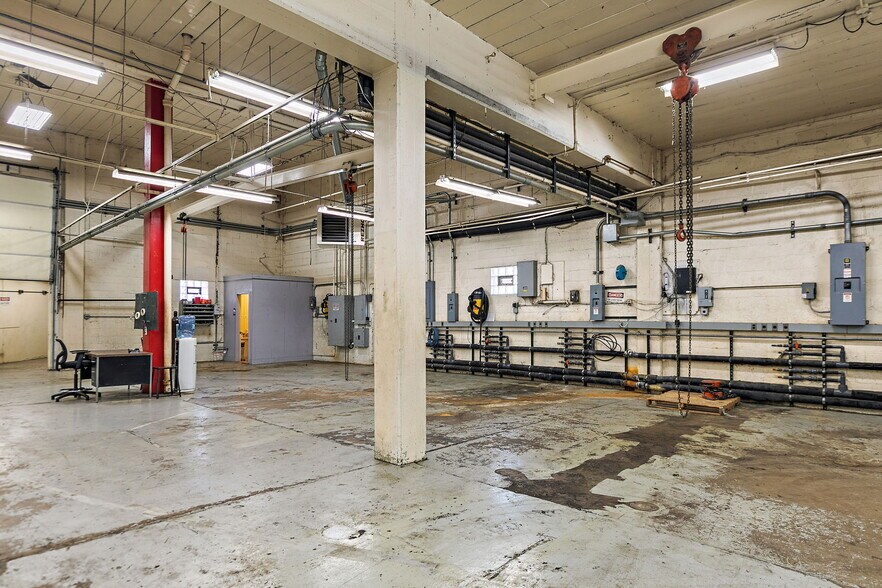 More Photos Of 303 Elgin Ave, Elgin Industrial For Sale