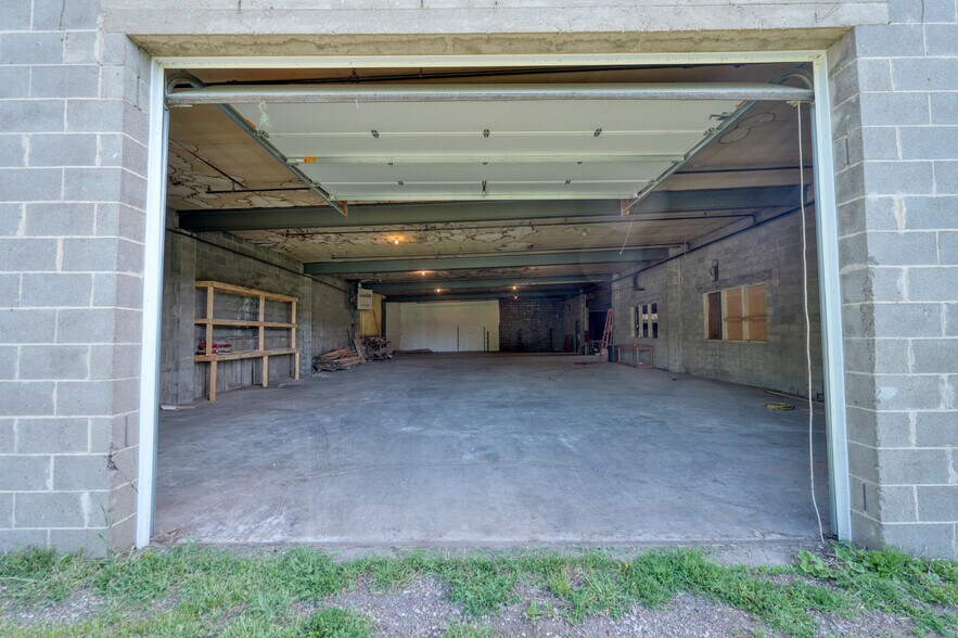 More Photos Of 106 E Smith St, Iron Mountain Distribution For Sale